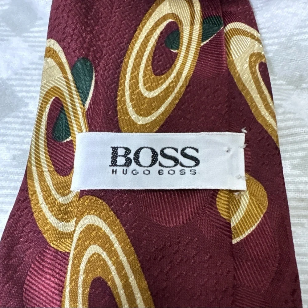 HUGO BOSS Men's 100% Silk Necktie ITALY Designer Geometric Red/Cream/Brown EUC